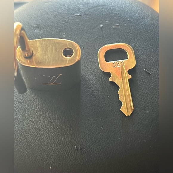 Louis Vuitton lock and key with unbranded necklace LV lock 323 great Xmas gift - Picture 9 of 10